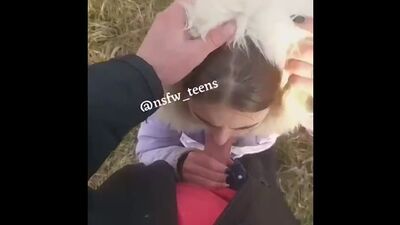 Кончил на лицо молодой украинке. сосет хуй взрослому любовнику на природе. Минет. Русское домашнее порно.