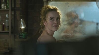 Laura Donnelly и Ann Skelly в сексуальных и обнаженных сценах