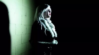 Tessa Fowler: черная кошка