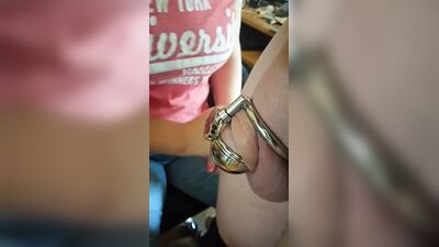 Запирайся в маленьком устройстве целомудрия