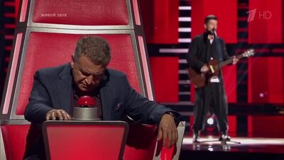 Антон Лаврентьев спел «Way down we go» на слепых прослушиваниях шоу Голос