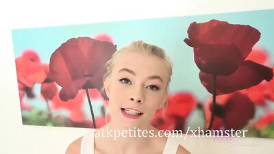 Миниатюрная блондинка Maddy Rose обладает идеальным маленьким телом