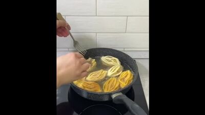 Хворост (ингредиенты в описании видео)