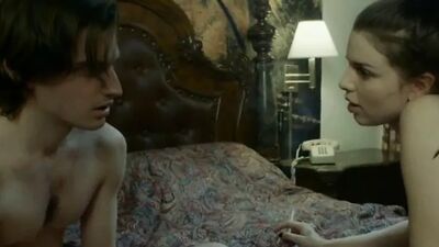 Лучшие обнаженные сцены 2021 года ... о, боже!