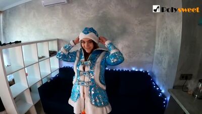 Снегурочка отсосала, а потом трахнула мальчика PolySweet [порно, хентай, секс, трахает, русское, инцест, мамка, домашнее]