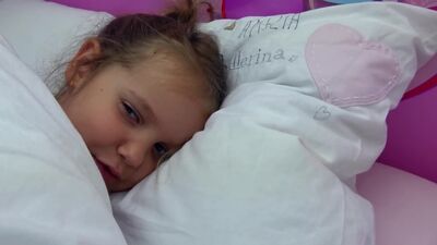 МИСС КЕЙТИ играет в МАМУ. Приехали в Школу МИСТЕР МАКС. Как играет МИС КЕТИ в Игрушки Куклы