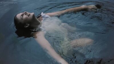 Марьяна Спивак голая в фильме "Ода женщине" (2018) 1080p