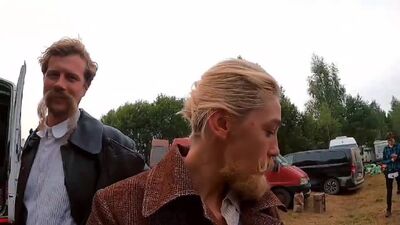 Тихон Жизневский и Настя Ивлеева на съемках фильма "Приложение к фотоальбому"