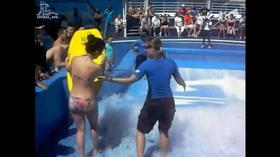 Слетел лифчик