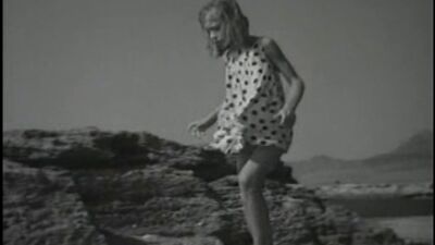 Девочка и эхо, 1964/Дедушка не велит мне в трусиках купаться/Так загорать лучше.