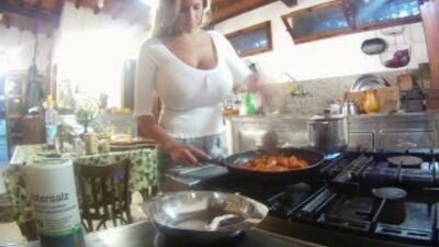 Jordan Carver Freestyle Cooking
