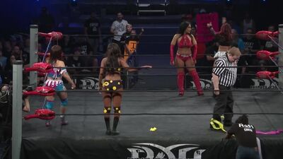 DAW | Дженни Роуз и Менди Леон против Сюми Сакай и Бренди Роудс
