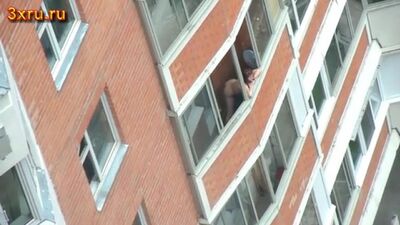 Заснял голую соседку на балконе