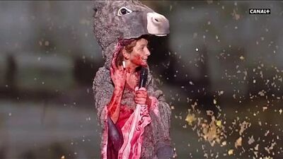 Актриса Корин Масьеро разделась во время вручения наград кинопремии "Сезар"