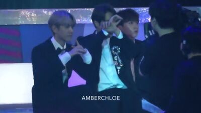 171201 EXO Kai and Baekhyun reacting to Taemin Move @ MAMA 2017