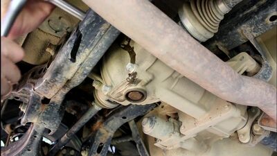 Hyundai ix35 Хендай Ай Икс 35 2014 года Замена масла в раздатке и редукторе заднего моста