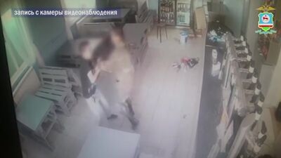 В баре Якутска грабитель напал на девушку