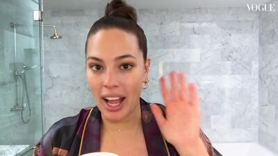 Эшли Грэм показывает, как ухаживать за собой во время беременности