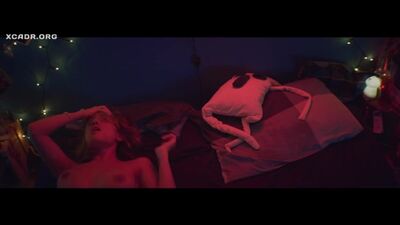 Нино Нинидзе голая грудь секс в сериале В постели (2018,Россия)