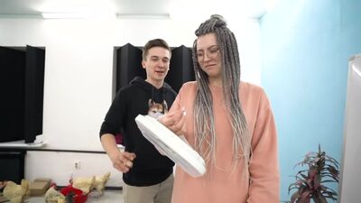 [HiMan] КУПЛЮ СВОЕЙ ДЕВУШКЕ ВСЁ, ЧТО ОНА НАРИСУЕТ НА СПИНЕ ***неожиданные покупки***