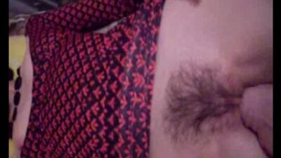 Пьяная мастурбирует, у парня руки трясутся от волнения