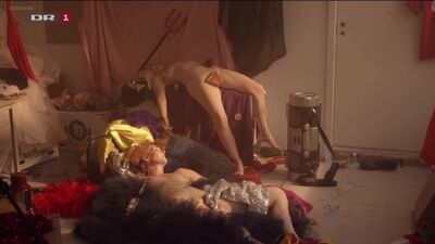 Louise Mieritz, Ditte Hansen Nude - Ditte Og Louise s01e04 (2015)